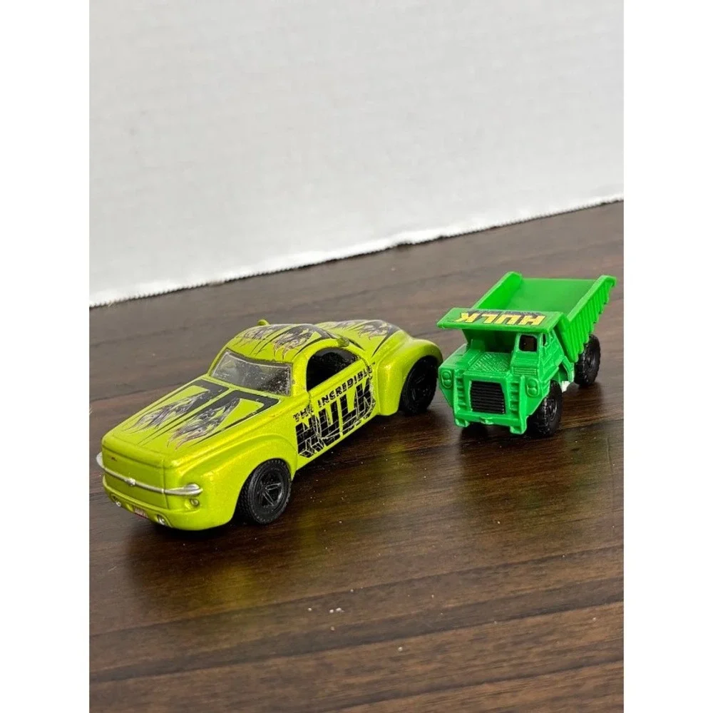 Maisto Marvel Incredible Hulk 2000 Chevrolet SSR 1/36 & Dump Truck Diecast Lot
